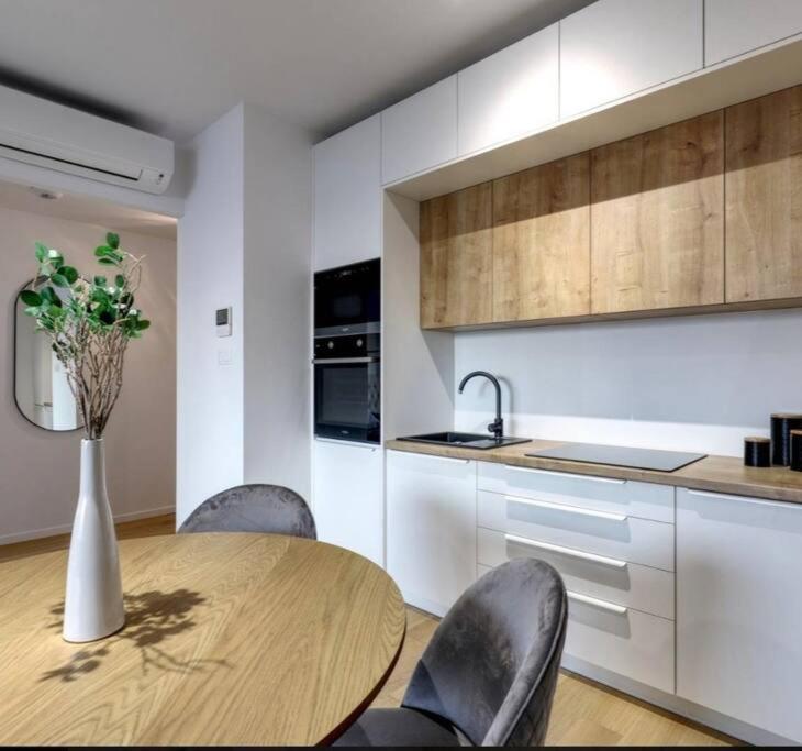 Klinger Apartment บราติสลาวา ภายนอก รูปภาพ