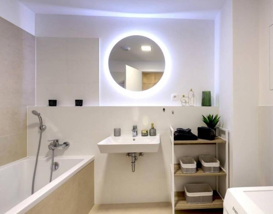 Klinger Apartment บราติสลาวา ภายนอก รูปภาพ