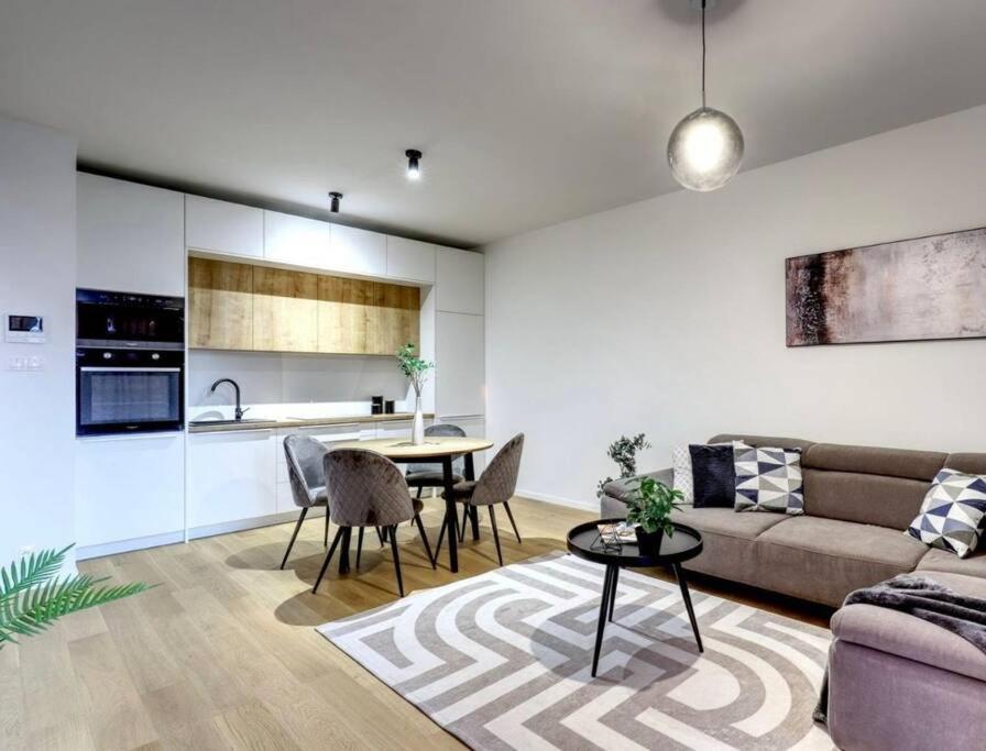 Klinger Apartment บราติสลาวา ภายนอก รูปภาพ